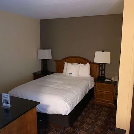 Best Western University Inn Ιθάκη Εξωτερικό φωτογραφία