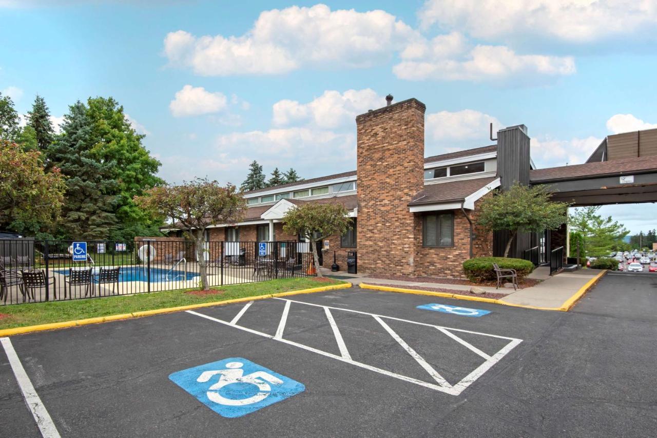 Best Western University Inn Ιθάκη Εξωτερικό φωτογραφία