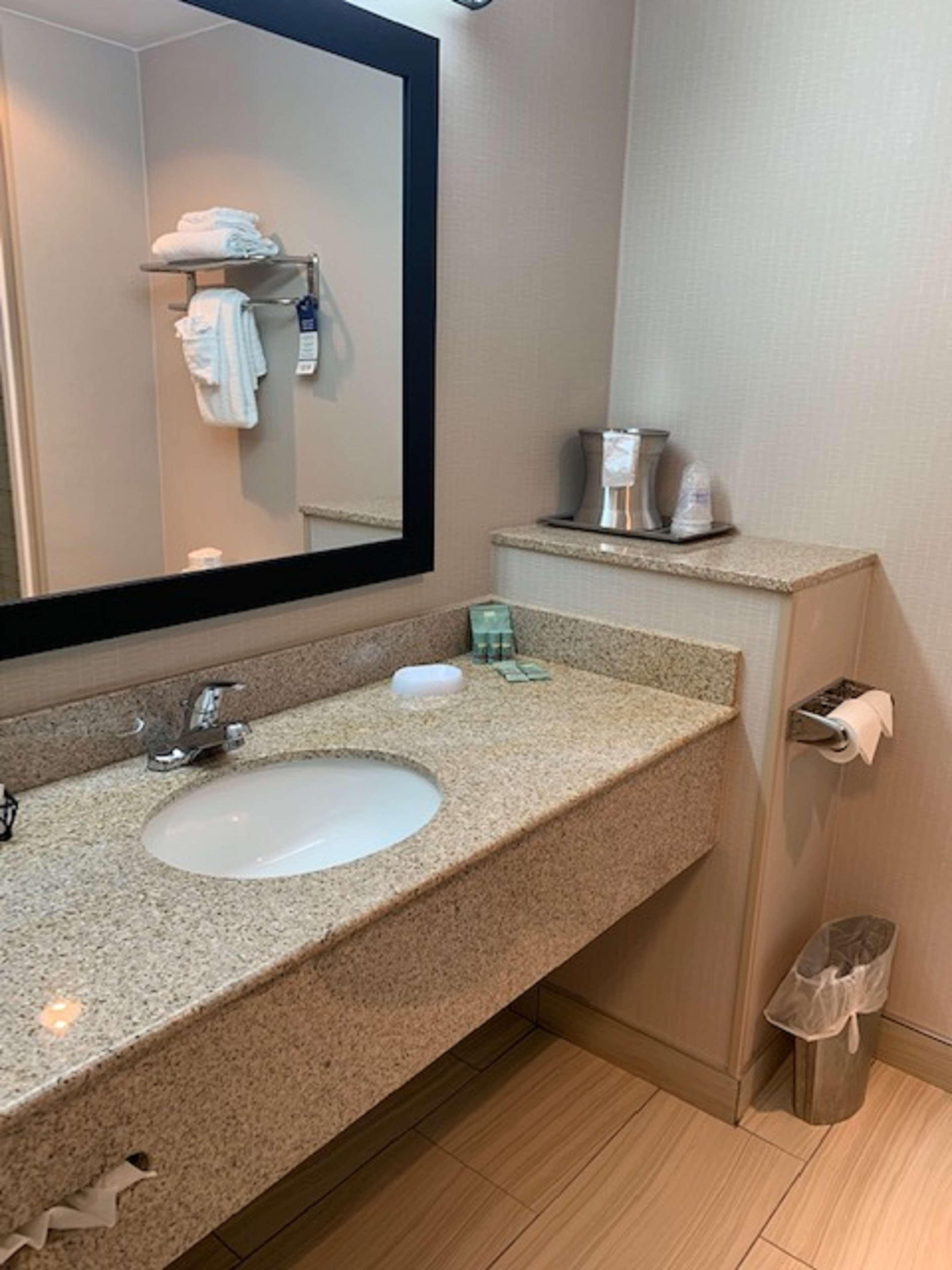 Best Western University Inn Ιθάκη Εξωτερικό φωτογραφία
